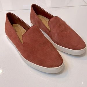 Birdies “The Swift” Slip-On sneaker in rust suede.